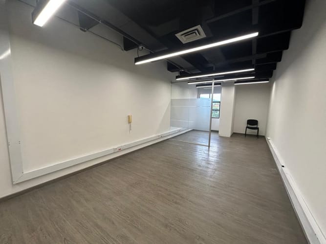 Oficina en arriendo en Milla De Oro, Medellín, 48 m² · foto 2 de 8