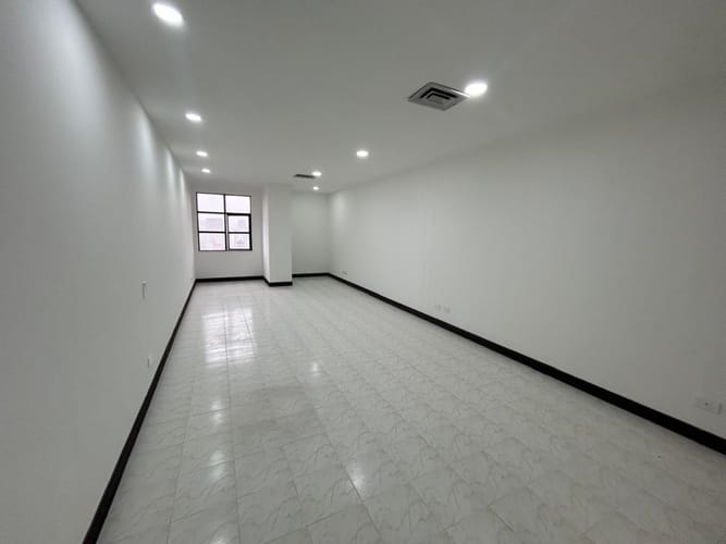 Oficina en arriendo en Milla De Oro, Medellín, 48 m² · foto 2 de 7