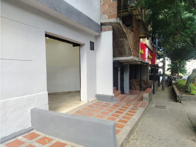 Local en arriendo en La Gloria, Medellín, 12 m² · foto 2 de 15