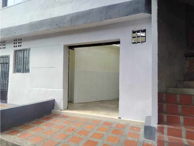 Local en arriendo en La Gloria, Medellín, 12 m² · foto 3 de 15
