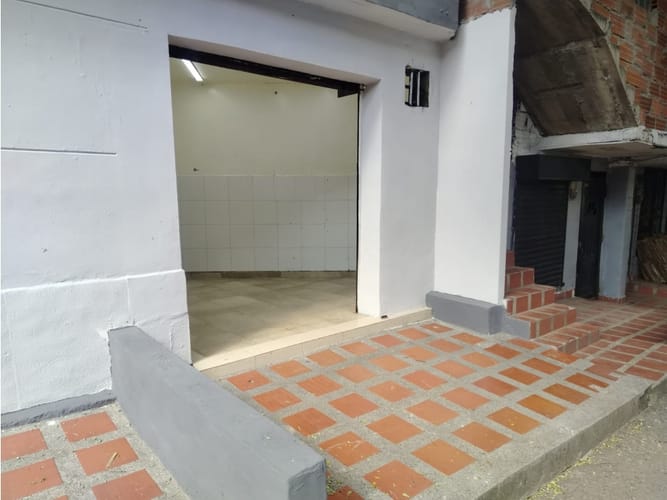 Local en arriendo en La Gloria, Medellín, 12 m² · foto 10 de 15
