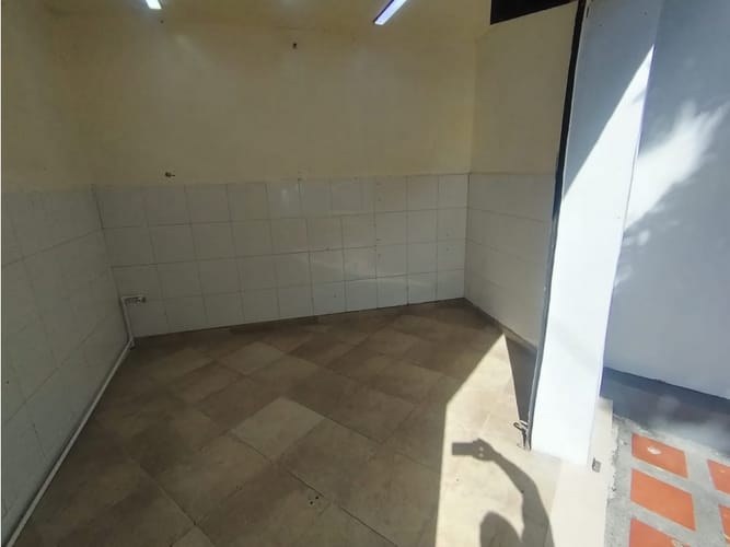 Local en arriendo en La Gloria, Medellín, 12 m² · foto 12 de 15