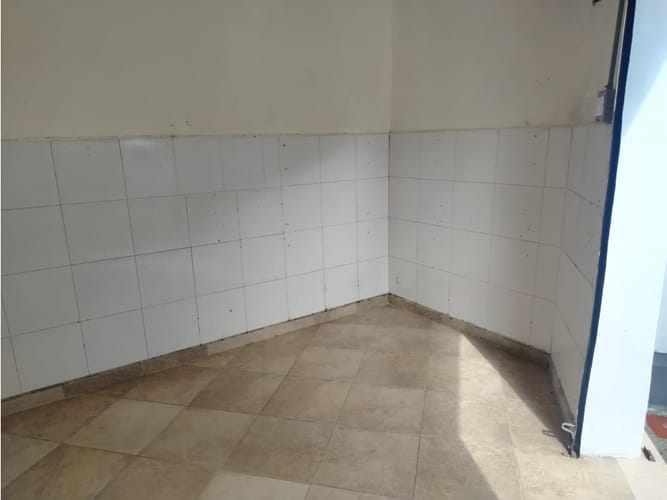 Local en arriendo en La Gloria, Medellín, 12 m² · foto 13 de 15