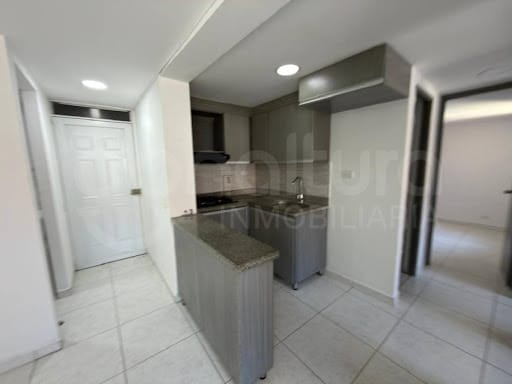 Apartamento de 3 alcobas en venta en Pajarito, Medellín, 50 m² · foto 2 de 17