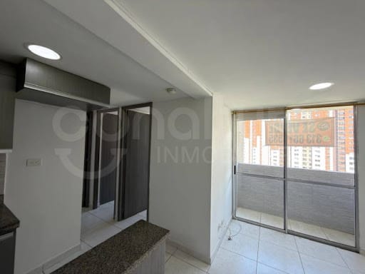 Apartamento de 3 alcobas en venta en Pajarito, Medellín, 50 m² · foto 4 de 17