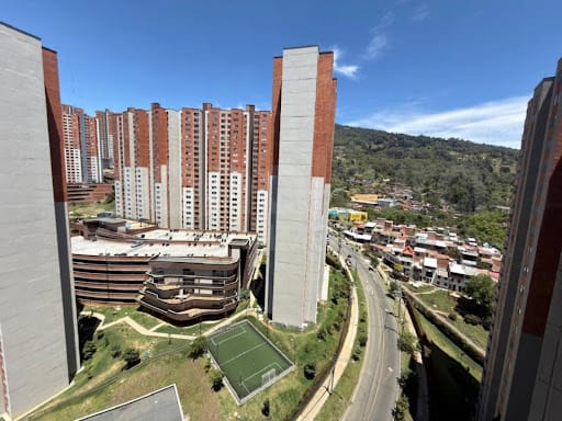 Apartamento de 3 alcobas en venta en Pajarito, Medellín, 50 m² · foto 16 de 17
