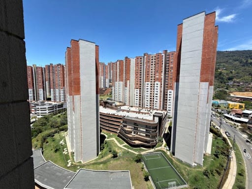 Apartamento de 3 alcobas en venta en Pajarito, Medellín, 50 m² · foto 17 de 17