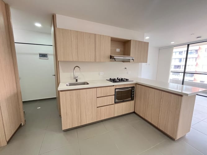 Apartamento de 2 alcobas en arriendo en Loma Del Escobero, Envigado, 65 m² · foto 2 de 13