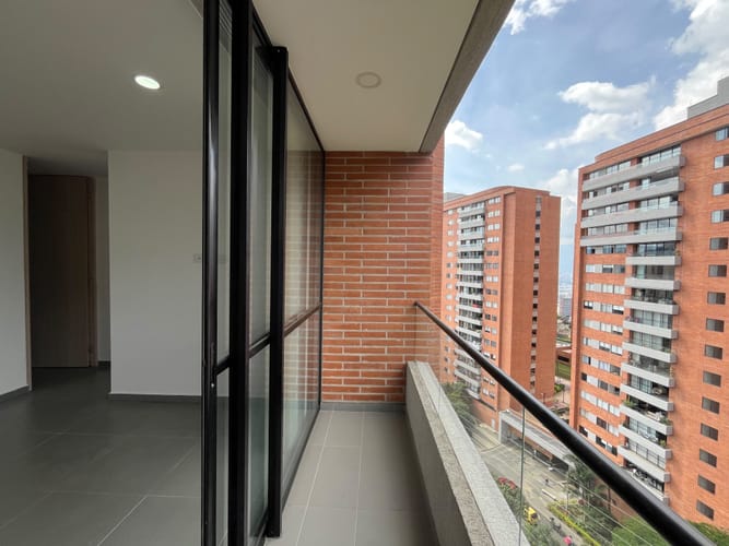 Apartamento de 2 alcobas en arriendo en Loma Del Escobero, Envigado, 65 m² · foto 4 de 13