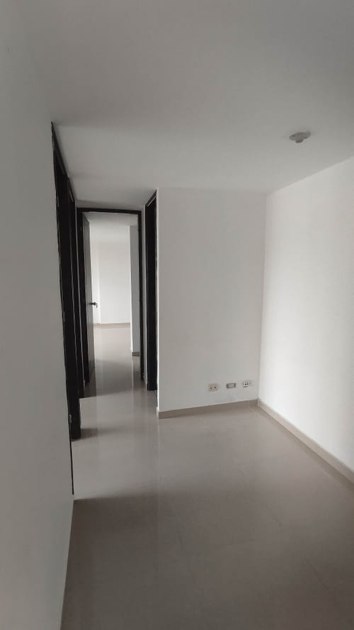 Apartamento de 3 alcobas en arriendo en Los Colores, Medellín, 87 m² · foto 2 de 24