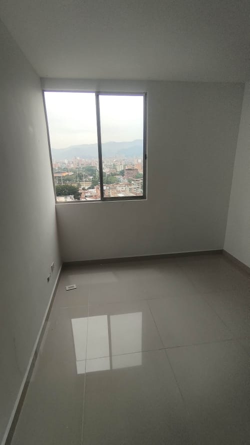 Apartamento de 3 alcobas en arriendo en Los Colores, Medellín, 87 m² · foto 3 de 24