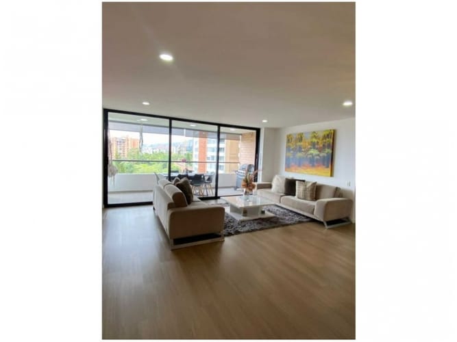 Apartamento de 3 alcobas en venta en Loma De Las Brujas, Envigado, 182 m² · foto 2 de 20