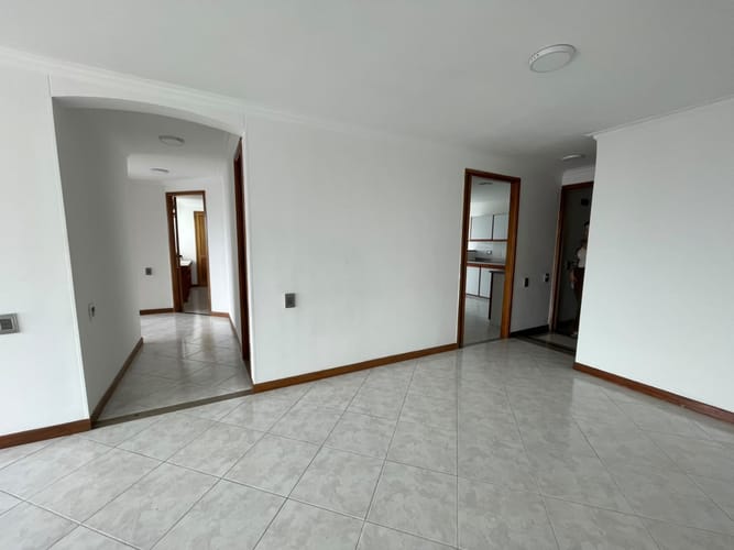 Apartamento de 3 alcobas en arriendo en Belén, Medellín, 95 m² · foto 2 de 14