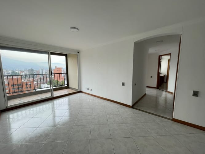 Apartamento de 3 alcobas en arriendo en Belén, Medellín, 95 m² · foto 3 de 14