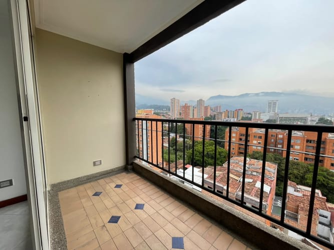 Apartamento de 3 alcobas en arriendo en Belén, Medellín, 95 m² · foto 4 de 14