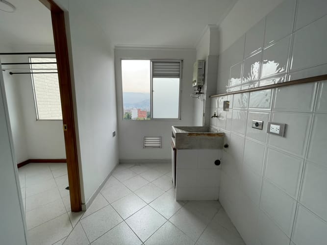 Apartamento de 3 alcobas en arriendo en Belén, Medellín, 95 m² · foto 7 de 14