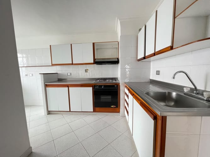 Apartamento de 3 alcobas en arriendo en Belén, Medellín, 95 m² · foto 9 de 14