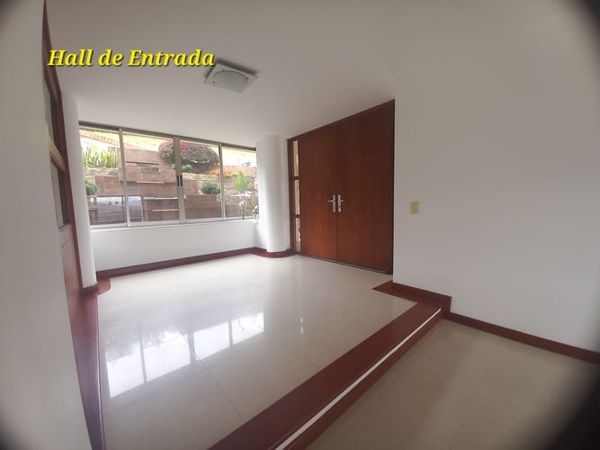 Casa de 4 alcobas en venta en Aposentos, Sopó, 355 m² · foto 2 de 11
