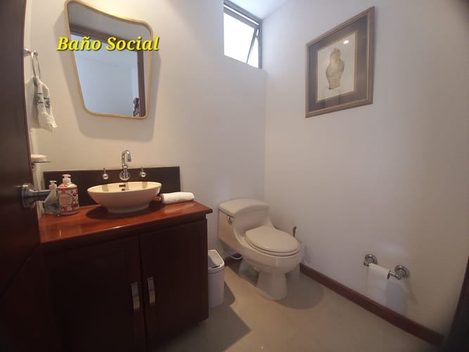 Casa de 4 alcobas en venta en Aposentos, Sopó, 355 m² · foto 5 de 11