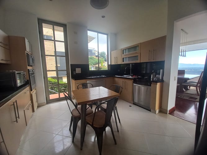 Casa de 4 alcobas en venta en Aposentos, Sopó, 355 m² · foto 9 de 11
