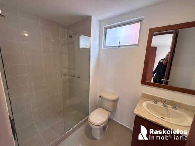 Apartamento de 3 alcobas en arriendo en Uribe Angel, Envigado, 104 m² · foto 11 de 15