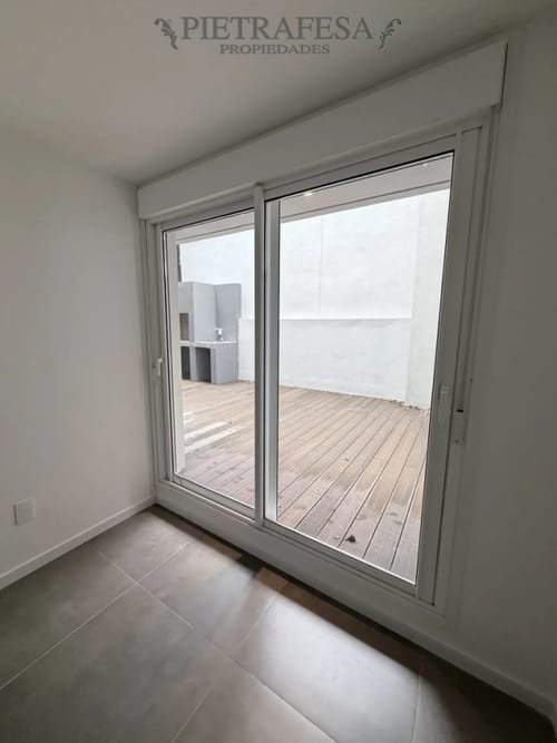 Apartamento en alquiler, 1 dormitorio, 1 baño, patio, garaje. Punta Carretas. · Foto 2