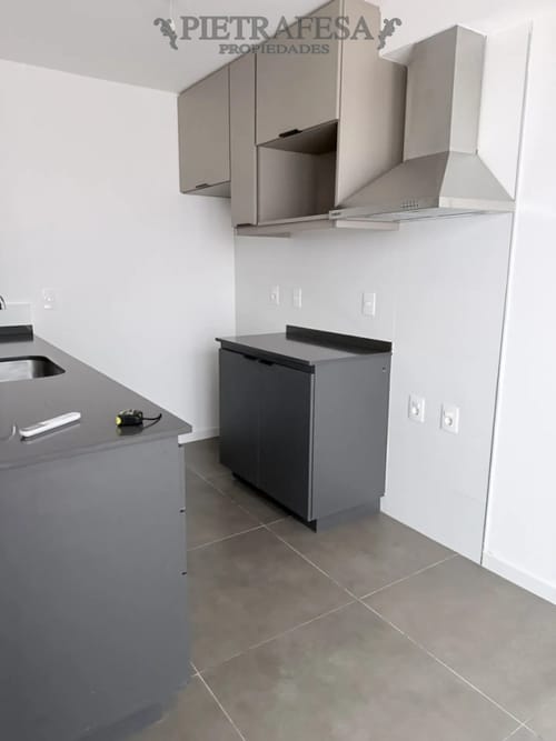 Apartamento en alquiler, 1 dormitorio, 1 baño, patio, garaje. Punta Carretas. · Foto 4