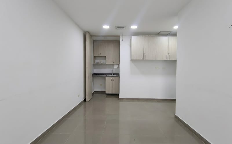 Oficina en arriendo en El Poblado, Medellín, 40 m² · foto 2 de 3
