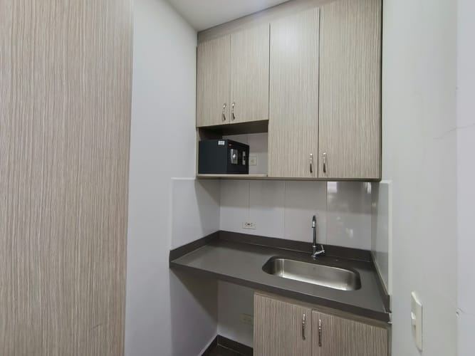 Oficina en arriendo en El Poblado, Medellín, 40 m² · foto 3 de 3