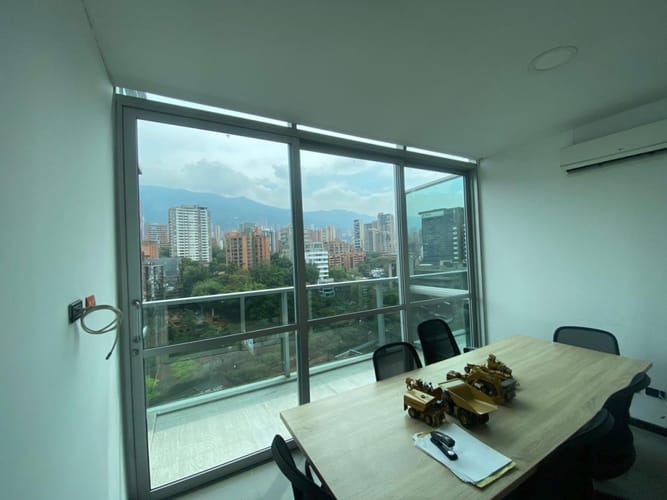 Oficina en arriendo en Manila, Medellín, 65 m² · foto 3 de 8