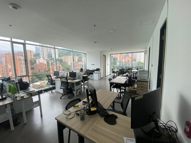 Oficina en arriendo en Manila, Medellín, 65 m² · foto 4 de 8