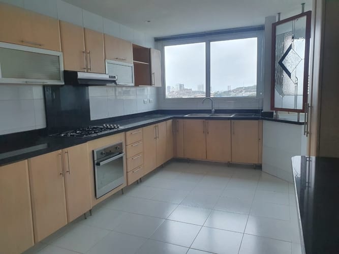 Apartamento de 3 alcobas en venta en Manga, Cartagena, 212 m² · foto 10 de 24
