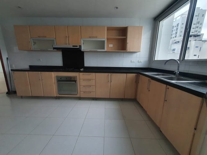 Apartamento de 3 alcobas en venta en Manga, Cartagena, 212 m² · foto 12 de 24