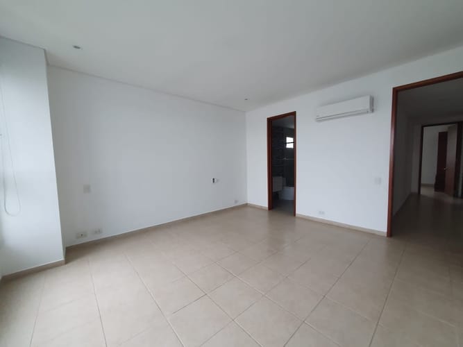 Apartamento de 3 alcobas en venta en Manga, Cartagena, 212 m² · foto 16 de 24