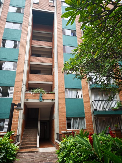Apartamento de 3 alcobas en arriendo en Patio Bonito, Medellín, 96 m² · foto 2 de 20