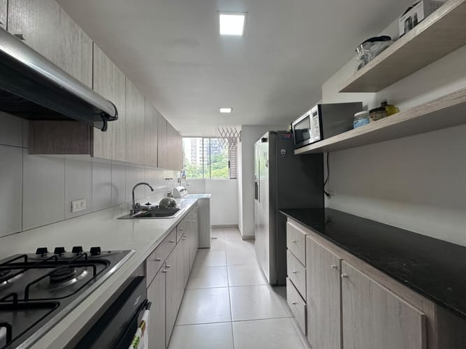 Apartamento de 3 alcobas en arriendo en El Poblado, Medellín, 98 m² · foto 3 de 17