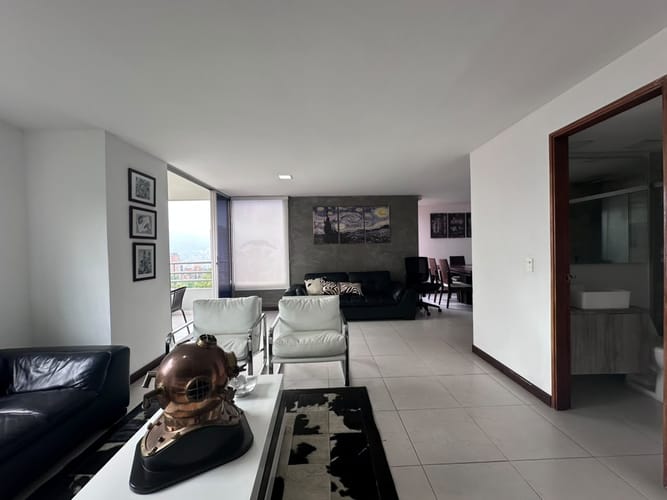 Apartamento de 3 alcobas en arriendo en El Poblado, Medellín, 98 m² · foto 2 de 17
