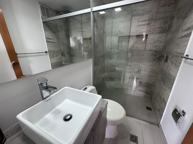Apartamento de 3 alcobas en arriendo en El Poblado, Medellín, 98 m² · foto 17 de 17
