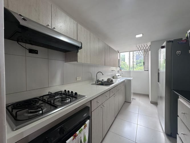 Apartamento de 3 alcobas en arriendo en El Poblado, Medellín, 98 m² · foto 4 de 17