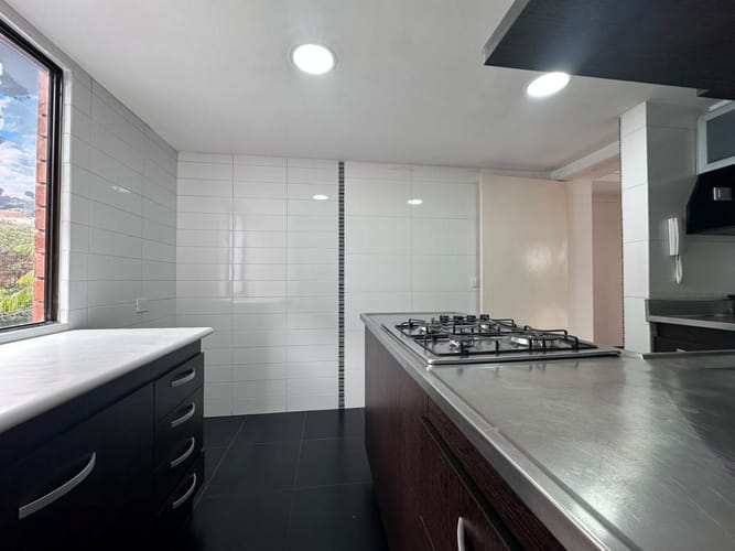 Apartamento de 3 alcobas en arriendo en El Poblado, Medellín, 106 m² · foto 6 de 17