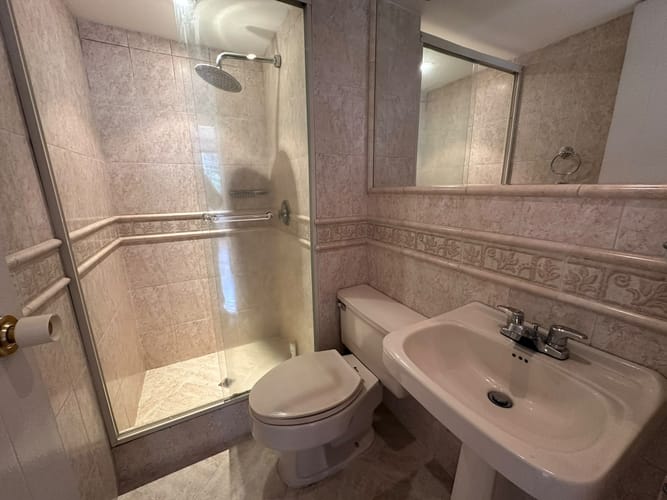Apartamento de 3 alcobas en arriendo en El Poblado, Medellín, 106 m² · foto 16 de 17