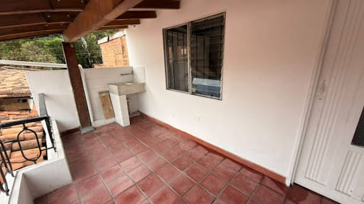 Casa de 3 alcobas en arriendo en Belén Rosales, Medellín, 200 m² · foto 3 de 23