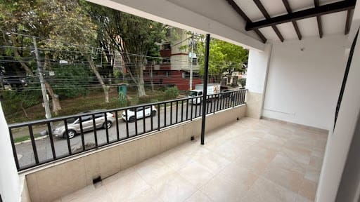 Casa de 3 alcobas en arriendo en Belén Rosales, Medellín, 200 m² · foto 4 de 23