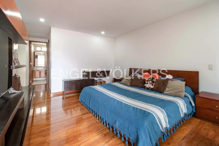 Apartamento de 4 alcobas en venta en Chicó Navarra, Bogotá, 230 m² · foto 19 de 24