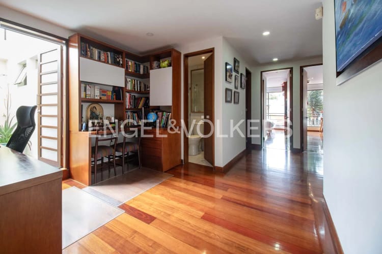 Apartamento de 4 alcobas en venta en Chicó Navarra, Bogotá, 230 m² · foto 16 de 24