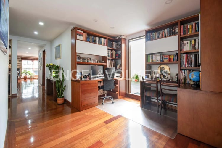 Apartamento de 4 alcobas en venta en Chicó Navarra, Bogotá, 230 m² · foto 15 de 24