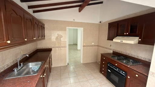 Casa de 3 alcobas en arriendo en Belén Rosales, Medellín, 200 m² · foto 19 de 23