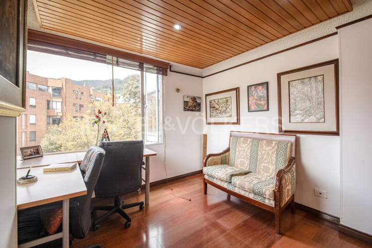 Apartamento de 4 alcobas en venta en Santa Barbara Central, Bogotá, 192 m² · foto 18 de 19