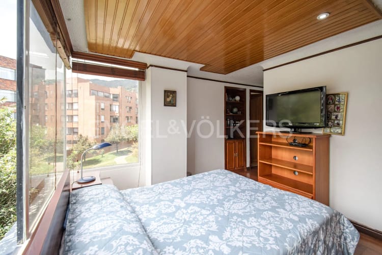 Apartamento de 4 alcobas en venta en Santa Barbara Central, Bogotá, 192 m² · foto 17 de 19