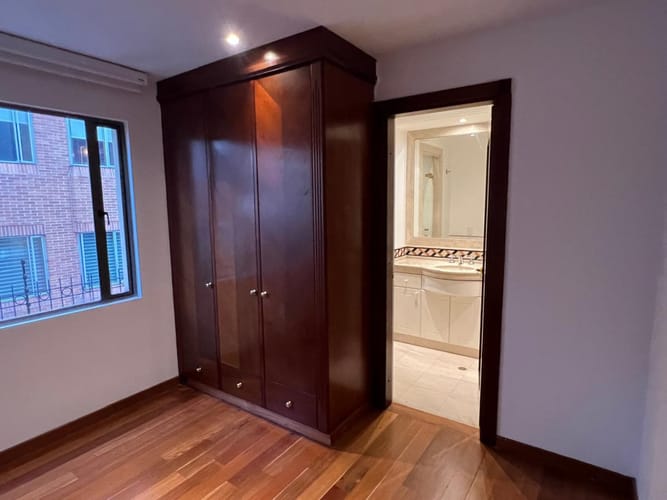 Apartamento de 4 alcobas en venta en Chico Norte, Bogotá, 219 m² · foto 13 de 24